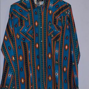 Women’s western wrangler button up long sleeve.